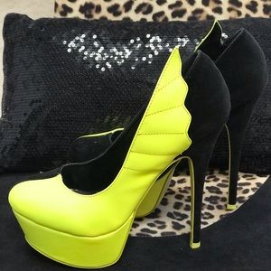 Adorable neon yellow wing heels size 9.5